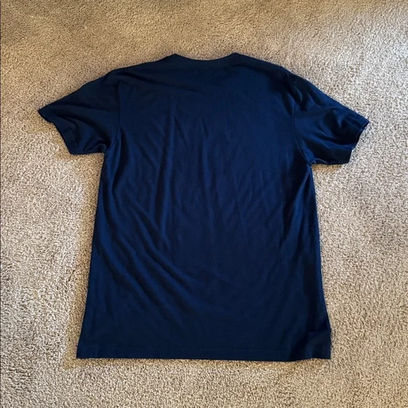 🔥Vuori Graphic T-Shirt ~ Medium ~ MINT CONDITION - Picture 4 of 4